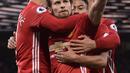 Gelandang MU, Daley Blind (tengah) melakukan selebrasi usai mencetak gol ke gawang Sunderland pada pertandingan Liga Inggris di Old Trafford, (26/12).MU menang atas Sunderland dengan skror 3-1. AFP Photo/Oli Scarff)