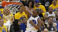 Pemain Golden State Warriors, Andre Iguodala, saat pertandingan melawan  Portland Trail Blazers di Oracle Arena, Oakland, California, AS, (09/04/2017).( EPA/John G. Mabanglo)