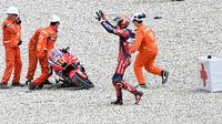 Adik Valentino Rossi, Luca Marini saat terlibat pada kecelakaan di balapan MotoGP Catalunya 2026 hari Minggu (Crash.net)
