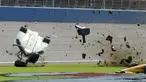 Ryan Briscoe terbang keluar lintasan saat berlangsung balap IndyCar di Auto Club Speedway, Fontana, California, AS. (27/6). (AP Photo/Will Lester)
