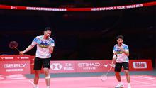 Ganda putra Indonesia Sabar Karyaman Gutama/Moh Reza Pahlevi Isfahani menumbangkan Man Wei Chong/Kai Wun Tee dari Malaysia pada laga Grup A BWF World Tour Finals 2025 di Hangzhou Olympic Sports Centre Gymnasium, China, Rabu (17/12). (foto: PBSI)