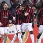 Para pemain AC Milan merayakan gol ke gawang Ludogorets pada leg kedua babak 32 besar Liga Europa, di San Siro, Milan, Kamis (22/2/2018). (AFP/Marco Bertorello)