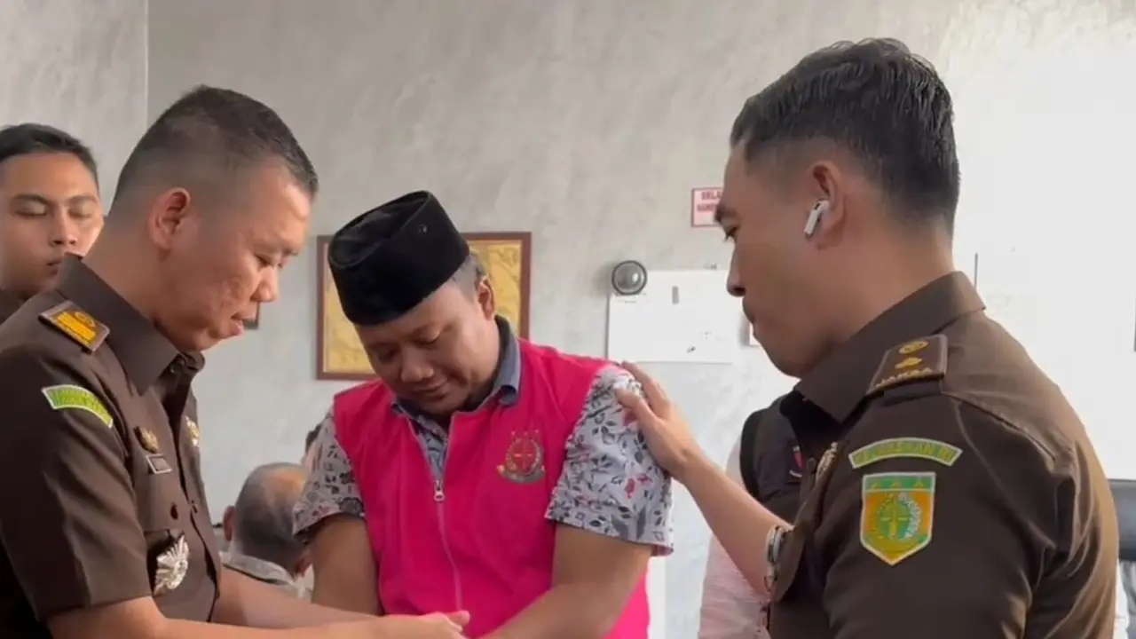 Kejari Lampung Tengah menetapkan Ketua Koni Lampung Tengah korupsi dana hibah Rp1,14 miliar.