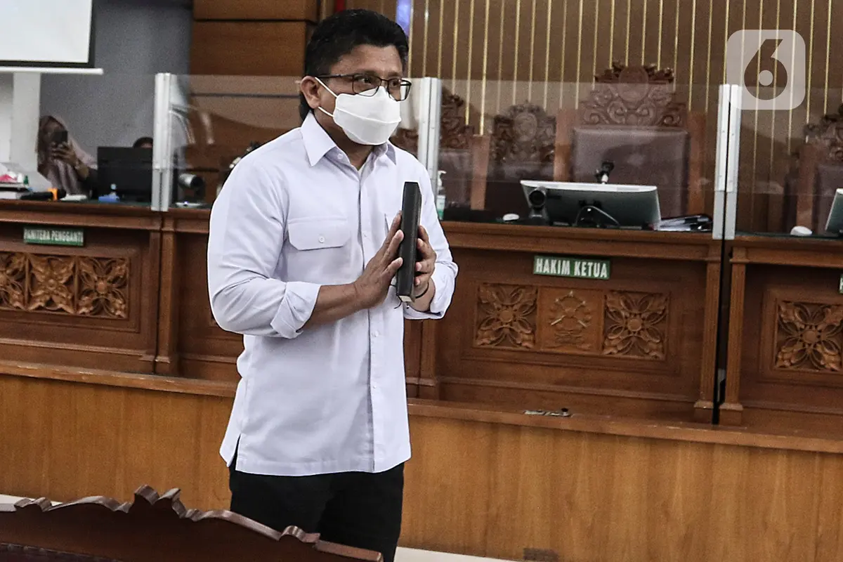 Salam Ferdy Sambo Sesaat Sebelum Jalani Sidang Pembacaan Tuntutan di Kasus Pembunuhan Brigadir J