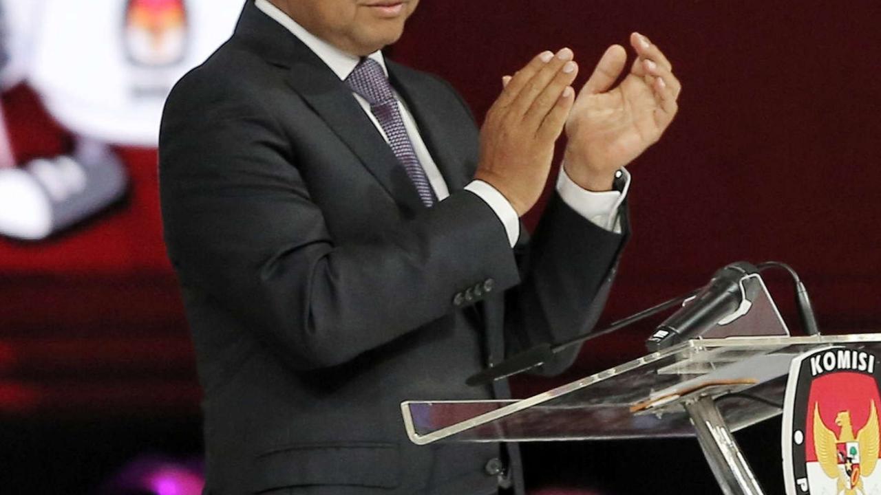 Jawaban Anies saat Ganjar Tanya Bansos: Bantuan untuk Penerima Bukan Bantuan untuk Pemberi