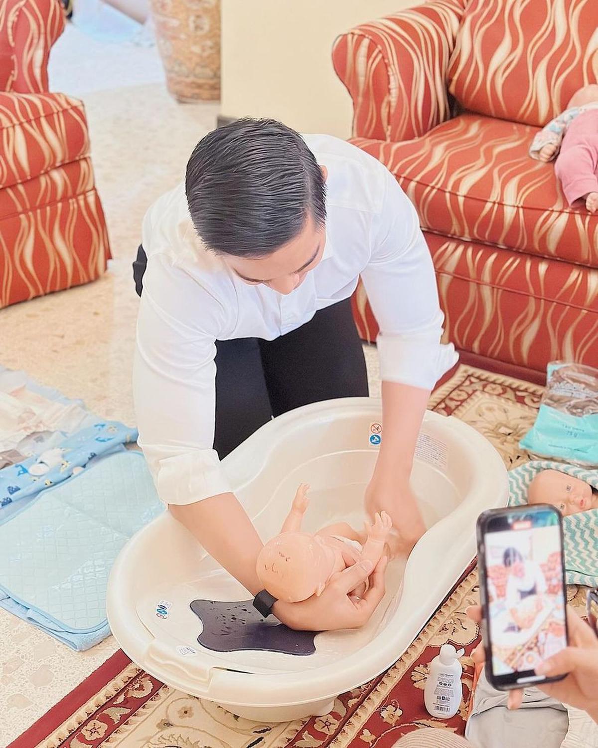 10 Potret Kaesang dan Erina Keciduk Ikut Kelas Newborn Care, Belajar Biar Jadi Orang Tua yang Baik