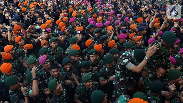 Puan Maharani Joget Bareng Prajurit TNI Polri
