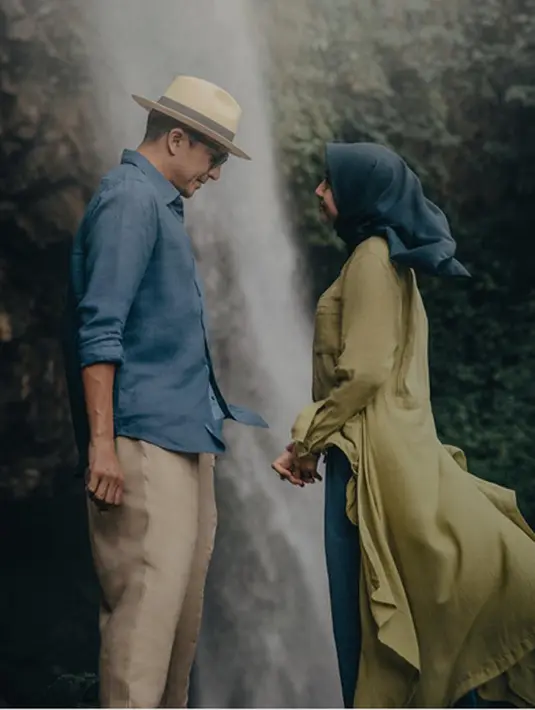 Ia mengaku tak butuh waktu lama memantabkan untuk menikah. Dari kenal hingga akhirnya menikah, hanya dilewati dalam waktu lima bulan. Bahkan, tidak sampai satu bulan mempersiapkan pernikahannya. (Instagram/alvasus)