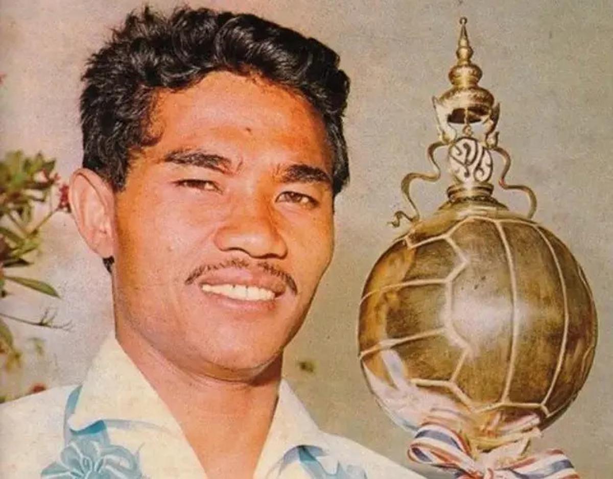 7 Nama-nama Pemain Timnas Indonesia yang Melegenda, dari Andi Ramang hingga Boaz Solossa