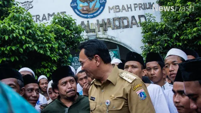 Basuki Tjahaja Purnama atau Ahok sering mengunjungi makam Habib Hasan bin Muhammad Al Haddad atau makam Mbah Priok di Koja Jakarta Utara