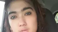 Gaya Fashion Cuek ala Revi Mariska, Jalan Nyeker di Mal