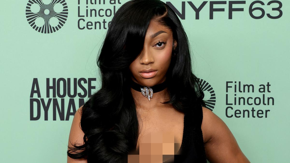 Angel Reese Bakal Jadi Atlet Pertama yang Jalan di Runway Victoria's Secret Fashion Show 2025