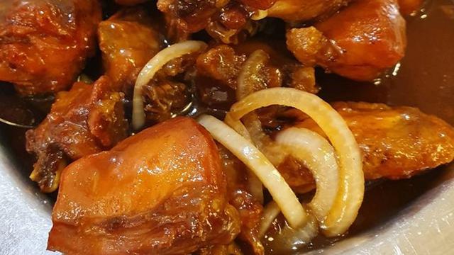 Sepiring ayam goreng mentega chinese food