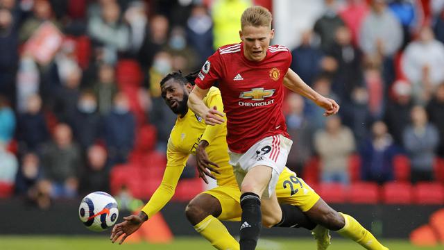 FOTO: Imbang 1-1 Kontra Fulham, Manchester United Kunci Posisi Kedua Klasemen Liga Inggris 2020/2021 - Scott McTominay;Andre-Frank Zambo Anguissa