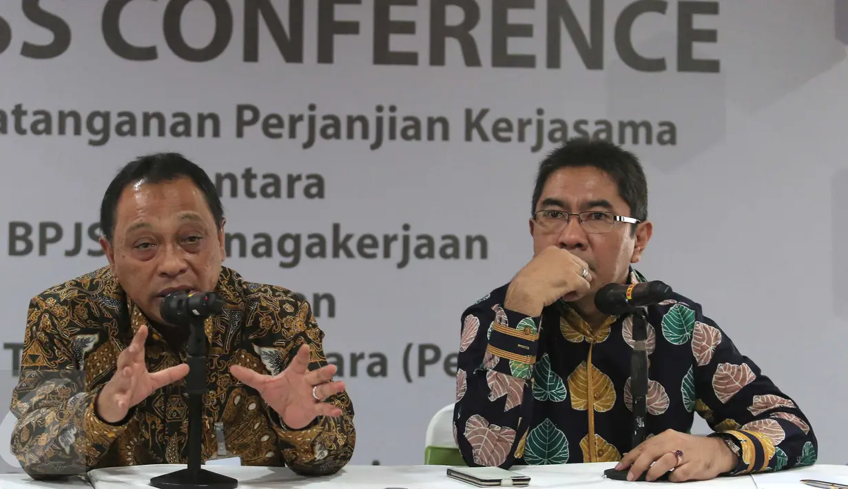 Dirut BTN Maryono (kiri) saat memberikan keterangan pers usai MoU pembiayaan rumah murah bagi peserta aktif di Jakarta, Selasa (27/10/2015).‎ Program ini merupakan wujud satu juta rumah yang didorong oleh Pemerintah (Liputan6.com/Angga Yuniar)