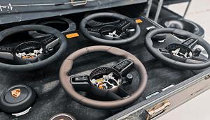 Daur ulang pada lmbah campuran dilakukan oleh Porsche menjadi busa untuk kemudi (Autocar)