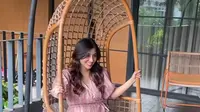 Penampilan terbaru Nisya Ahmad yang bikin pangling disebut sudah oplas (Sumber: Instagram/nissyaa)