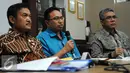 Sekretaris Pimpinan Pusat Ikatan Dokter Anak Indonesia (IDAI) Dr Piprin Basarah Yanuarso (kanan) memberi penjelasan terkait vaksin palsu, Jakarta, Selasa (12/7). (Liputan6.com/Helmi Afandi)