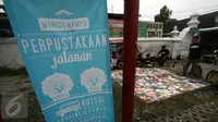 Perpustakaan keliling yang didirikan Rumah Baca Komunitas (RBK) di Alun-Alun Selatan Yogyakarta, 14 Juni 2016. Perpustakaan Jalanan RBK buka sore sambil Ngabuburead sampai jelang berbuka puasa. (Liputan6.com/Boy Harjanto)
