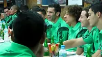 Pemain Meksiko Pesta Pora di Restoran Tradisional