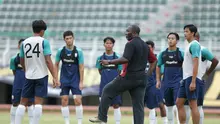 Jacksen Tiago memimpin sesi latihan Persis Solo di Stadion Gelora Bung Tomo Surabaya (Dok. Persis Solo)