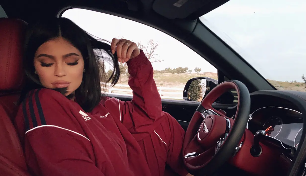 Sebelumnya, beberapa kali Kylie Jenner pun digosipkan sudah bertunangan dengan Travis Scott. (instagram/kyliejenner)