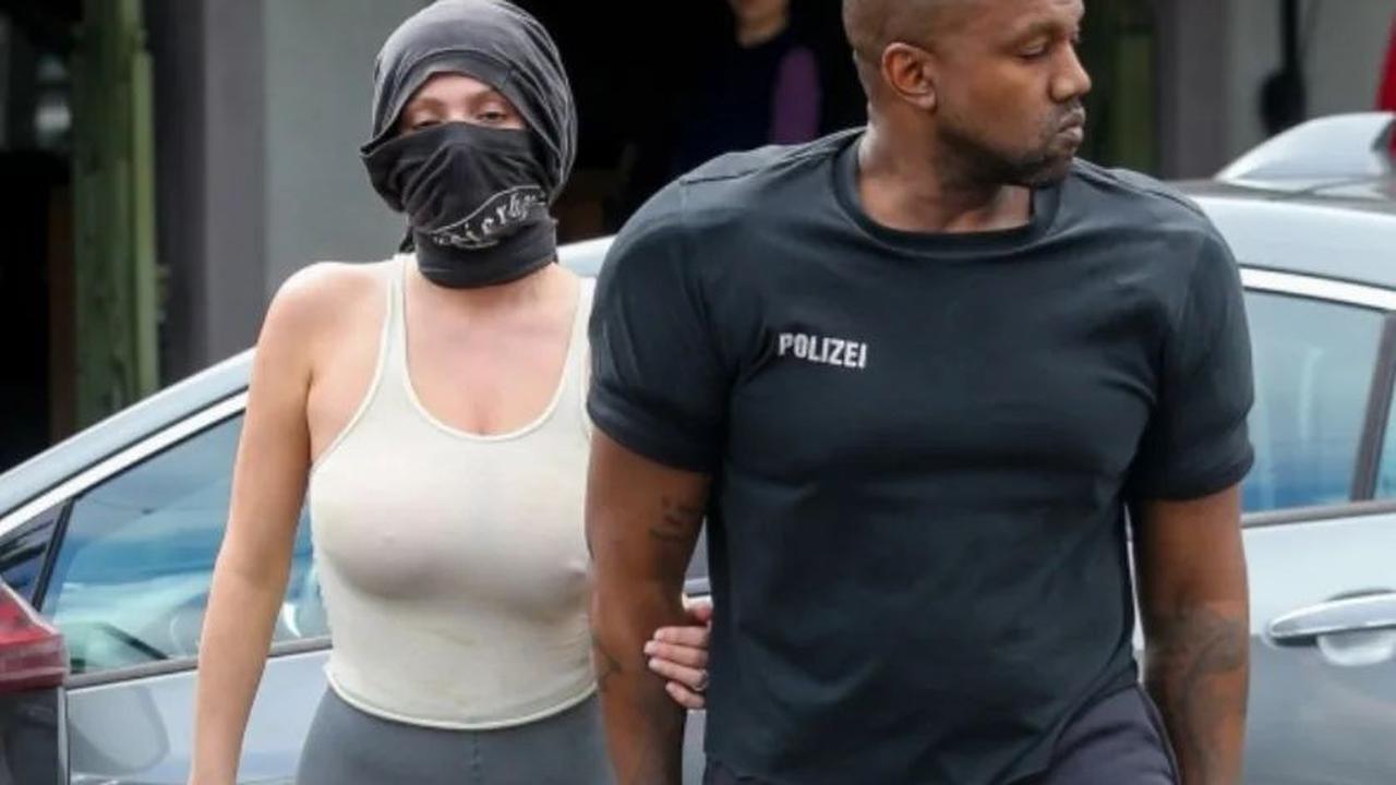 Bianca Censori dan Kanye West dok. Instagram @bianca.censori_official/https://www.instagram.com/p/CtPhc_WoBF1///Winda Syifa Sahira)