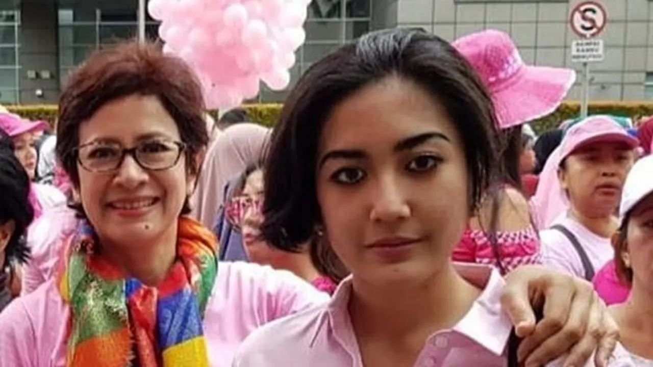 Tak Ikuti Jejak Sang Ibu, Ini 7 Potret Maura Magnalia Putri Nurul Arifin