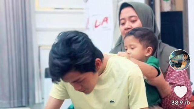 Gus Iqdam dan Novel 10