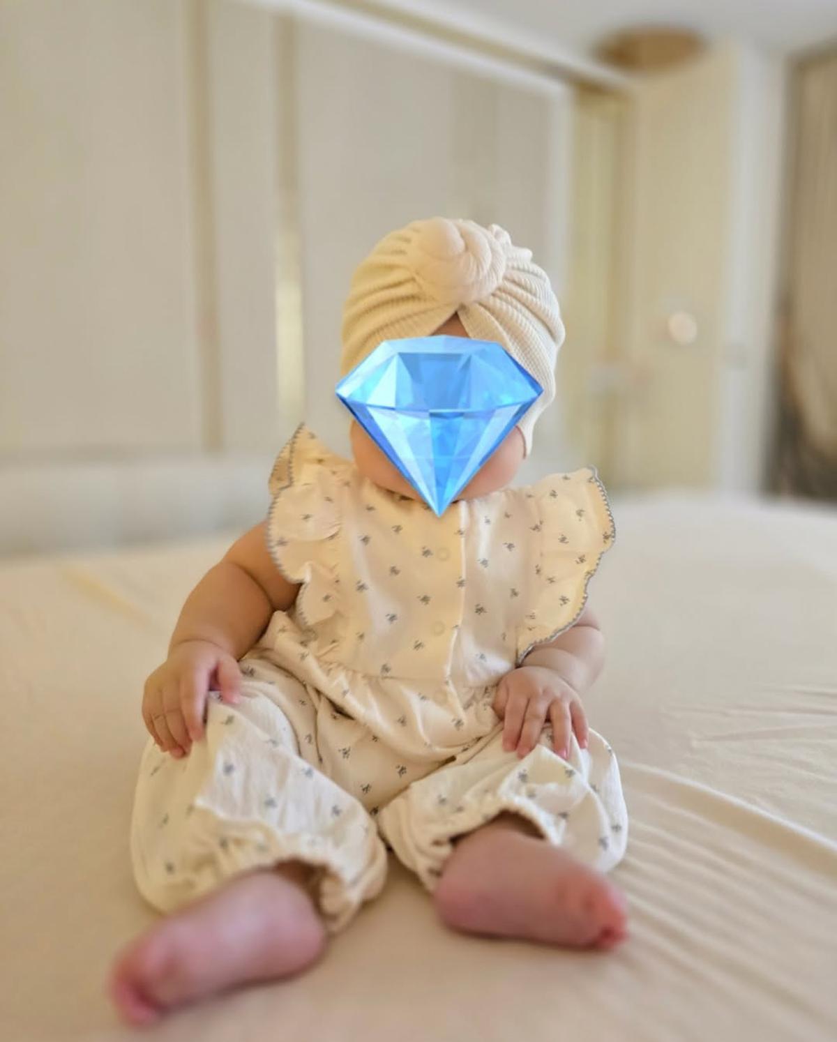 Penampilan Anak Syahrini Princess R Pakai Turban Bikin Gemas