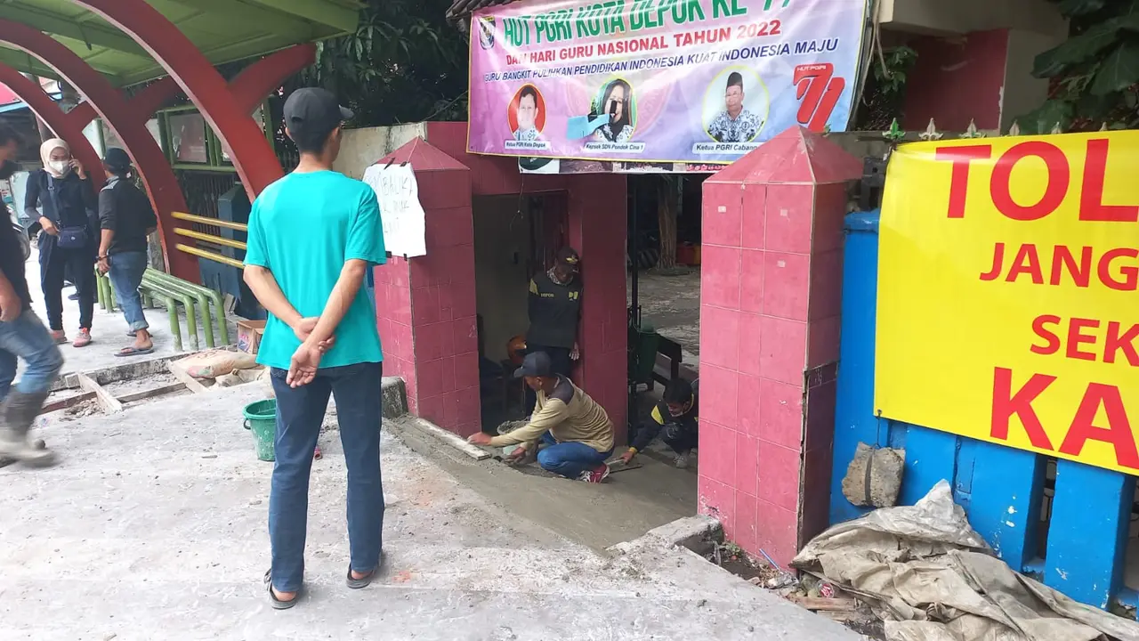 Kisruh revitalisasi trotoar di depan SDN Pondok Cina 1 Depok