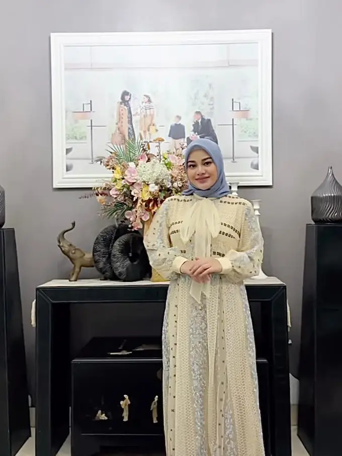 8 Inspirasi Outfit Bukber ala Seleb, Aurel Hermansyah hingga Nikita Willy