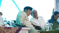 Capres nomor urut 2, Prabowo Subianto mendapatkan gelar sahabat santri saat berkunjung ke Pondok Pesantren Zainul Hasan, Probolinggo, Jawa Timur. (Foto: Tim Media Prabowo Subianto)