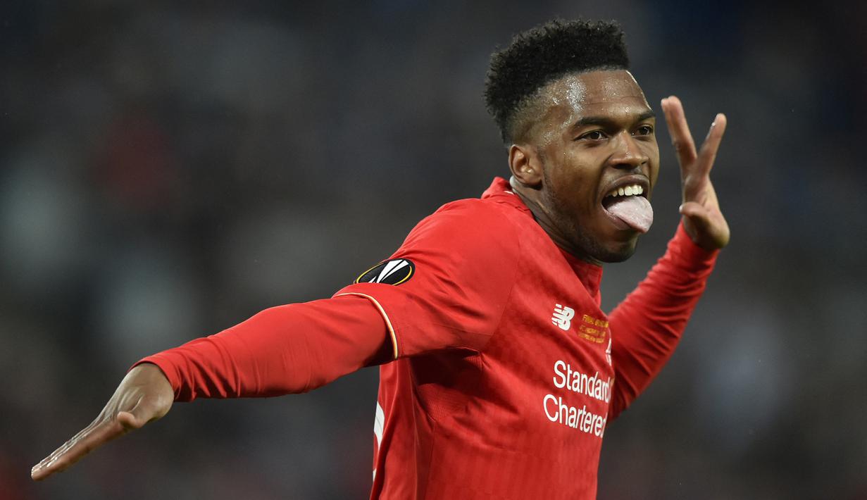 Daniel Sturridge. Striker Inggris berusia 32 tahun yang kini membela Perth Glory ini pernah 7 musim berseragam Liverpool, mulai 2012/2013 hingga 2018/2019. Ia menempati posisi ke-5 sebagai pemain aktif pencetak gol terbanyak bagi Liverpool di semua kompetisi dengan 68 gol. (AFP/Michael Buholzer)