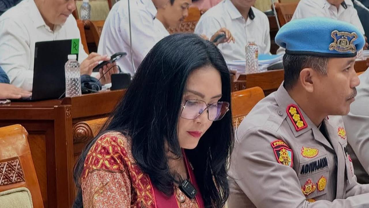Khusyuk & Penuh Hikmat, Rieke 'Oneng' Gelar Doa Bersama Jelang Rapat Kasus Dugaan Salah Tangkap Anak di Tasikmalaya dengan Komisi III