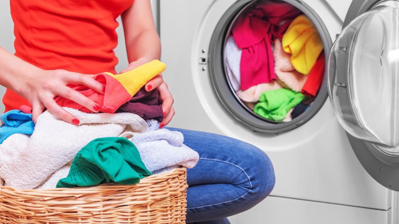3. Jangan Memasukan Baju Terlalu Banyak di Mesin Cuci
