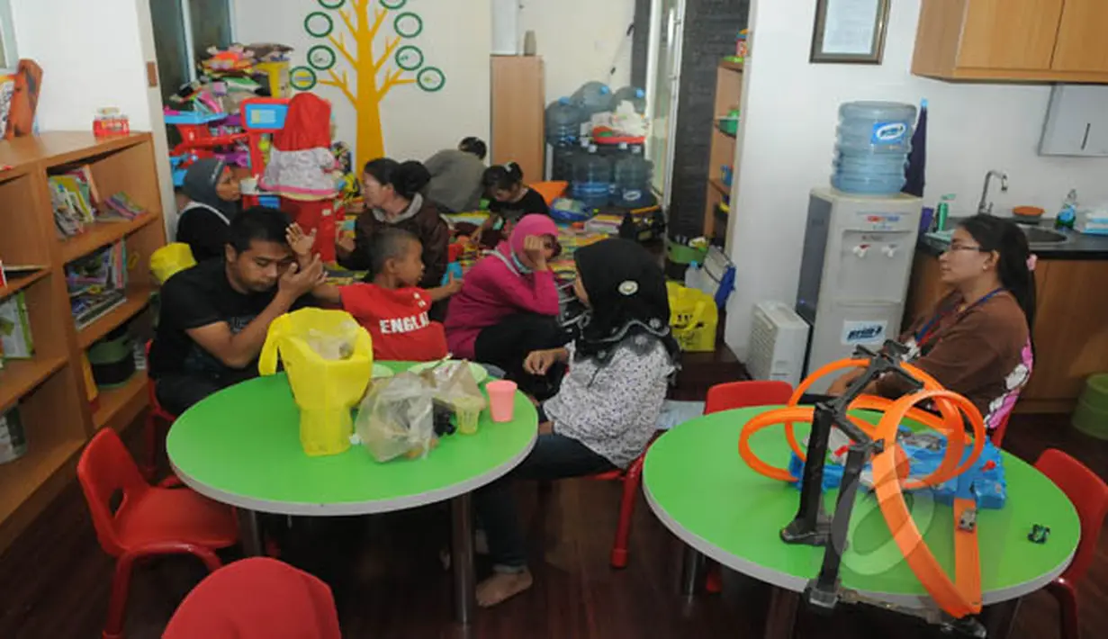 Rumah singgah yang tersedia di RS Cipto Mangunkusumo (RSCM) membuat orangtua dan anak bisa nyaman menunggu perawatan, Jakarta, Rabu (4/2/2015). (Liputan6.com/Herman Zakharia)