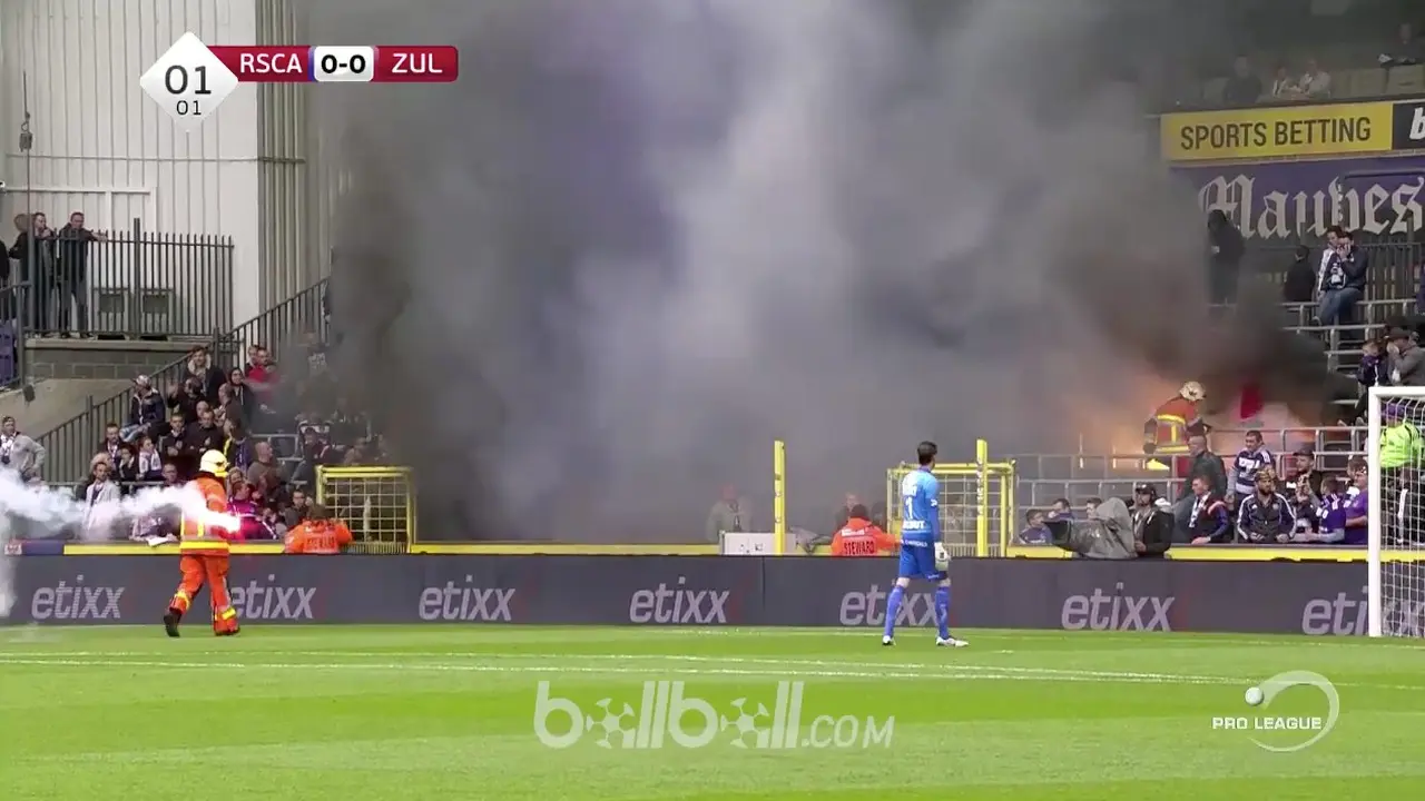 Kursi Penonton Terbakar, Laga Anderlecht vs Zulte di Berhentikan