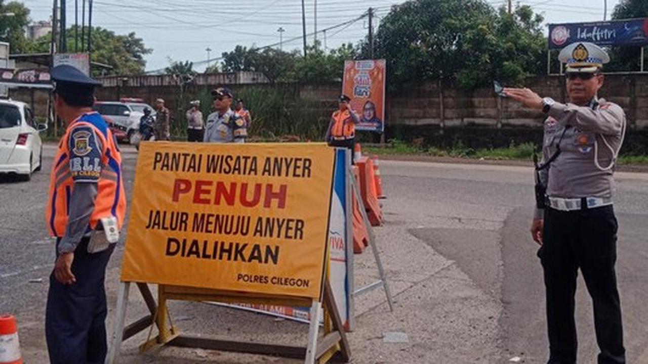 Wisata Carita Anyer Penuh, Polisi Berlakukan Sistem Satu Arah
