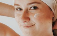 8 Cara Mengangkat Sel Kulit Mati dengan Ampuh, Capai Tampilan Cerah Berseri