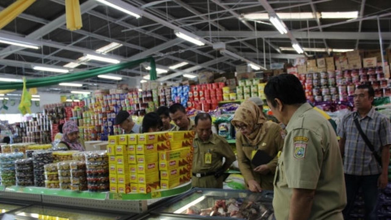 Sidak Giant Malang, petugas temukan makanan kedaluwarsa