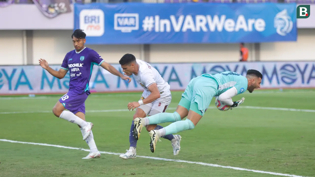 Foto: Semangat Membara Ryuji Utomo Saat Membawa Persita Tumbangkan Persik di BRI Liga 1