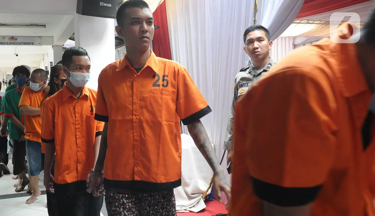 Polda Metro Jaya bersama pihak terkait melakukan pemusnahan barang bukti hasil pengungkapan yang dilalukan oleh Ditresnarkoba dan Polres jajaran. (merdeka.com/Imam Buhori)