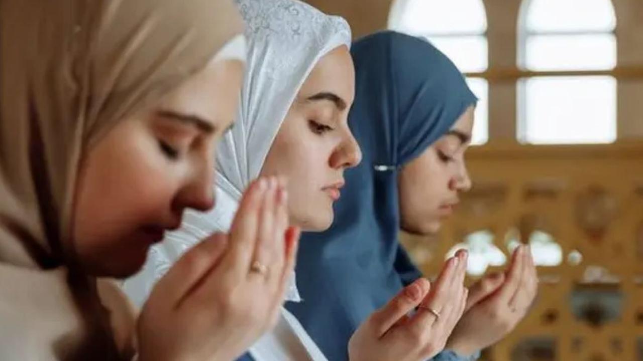 Panduan Lengkap Mengirim Al-Fatihah untuk Orang yang Telah Meninggal Beserta Keutamaannya