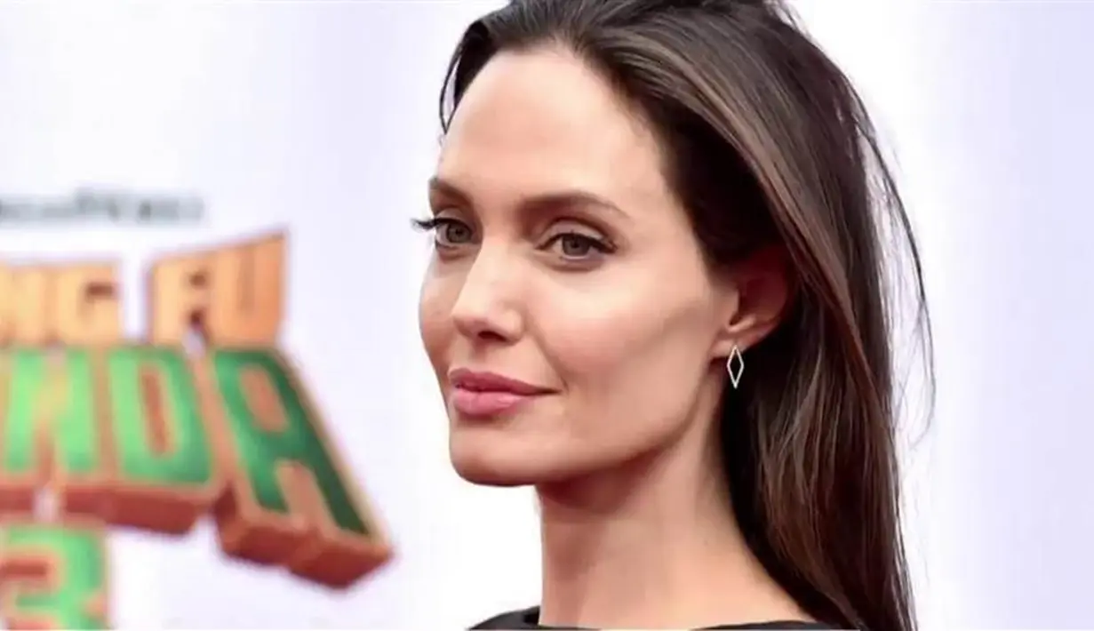 Meski demikian, Angelina Jolie berusaha semaksimal mungkin untuk menyembunyikan emosinya di depan kamera. (Today)