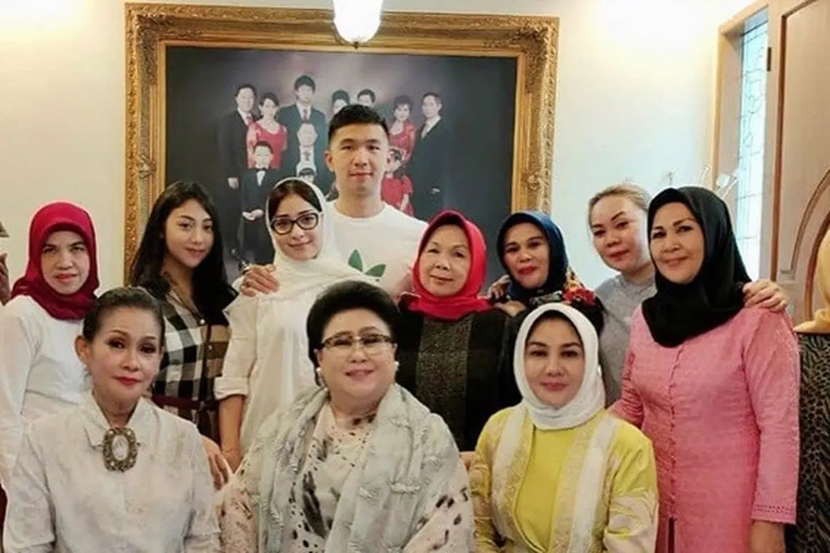 Segera Menikah, Ini 5 Momen Nikita Willy dengan Keluarga Besar Indra Priawan