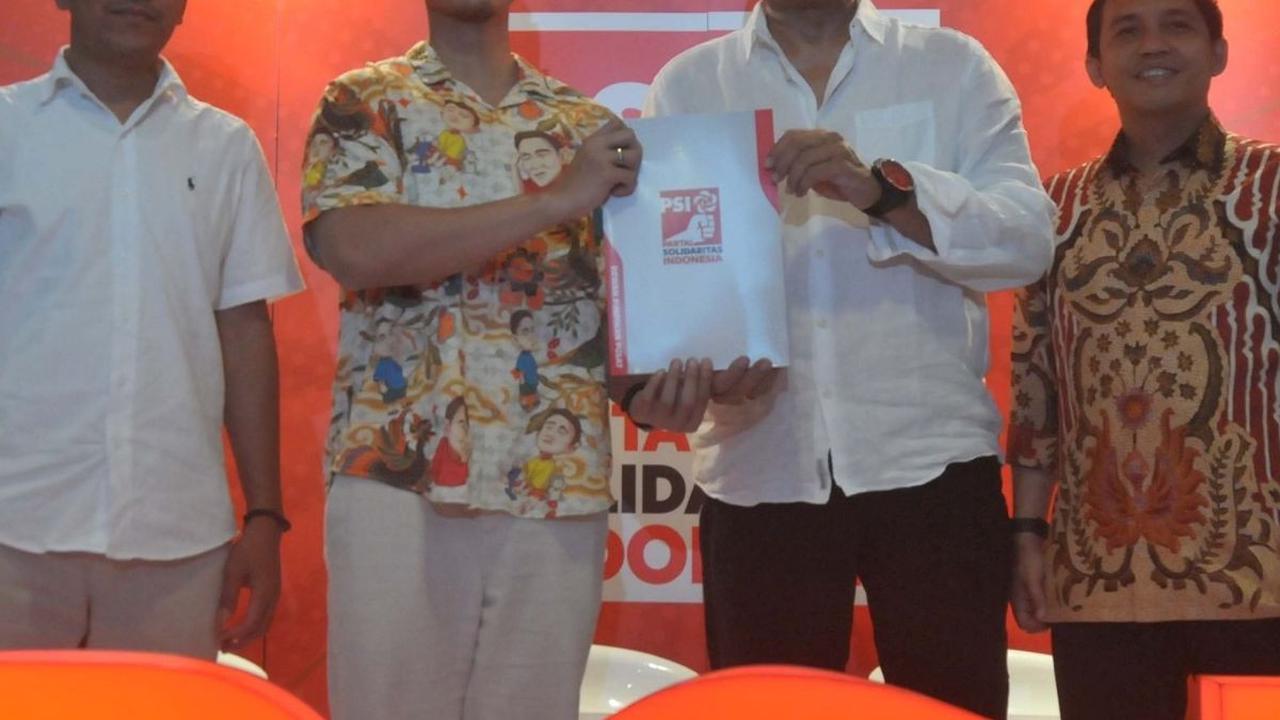 Partai Solidaritas Indonesia (PSI) secara resmi memberikan surat rekomendasi kepada 20 bakal calon kepala daerah (cakada) yang akan berkompetisi dalam Pilkada serentak 2024. Foto: merdeka.com / imam buhori<br>