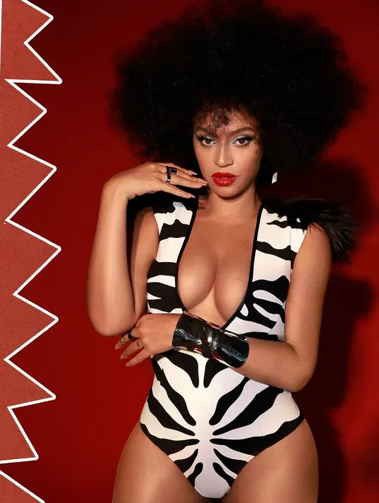 Penyanyi "Texas Hold 'Em" itu membagikan serangkaian foto di Instagram pada tanggal 1 November dengan mengenakan busana ala Betty Davis, mendiang penyanyi funk dan mantan istri Miles Davis. [@beyonce].