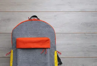 Inovasi terbaru yang mengolah pakaian bekas dari tas sekolah (UNIQLO)