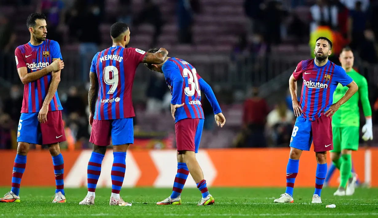 Skor imbang 1-1 tersebut akhirnya bertahan hingga peluit panjang akhir pertandingan dibunyikan. Tambahan satu poin Barcelona membuatnya tak beranjak dari papan tengah klasemen sementara Liga Spanyol 2021/2022. (AFP/Pau Barrena)